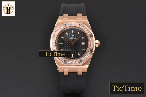 Foto frontal — Royal Oak Offshore Ladies 67540SK RXWF Diamond Black Rubber Strap Swiss Quartz