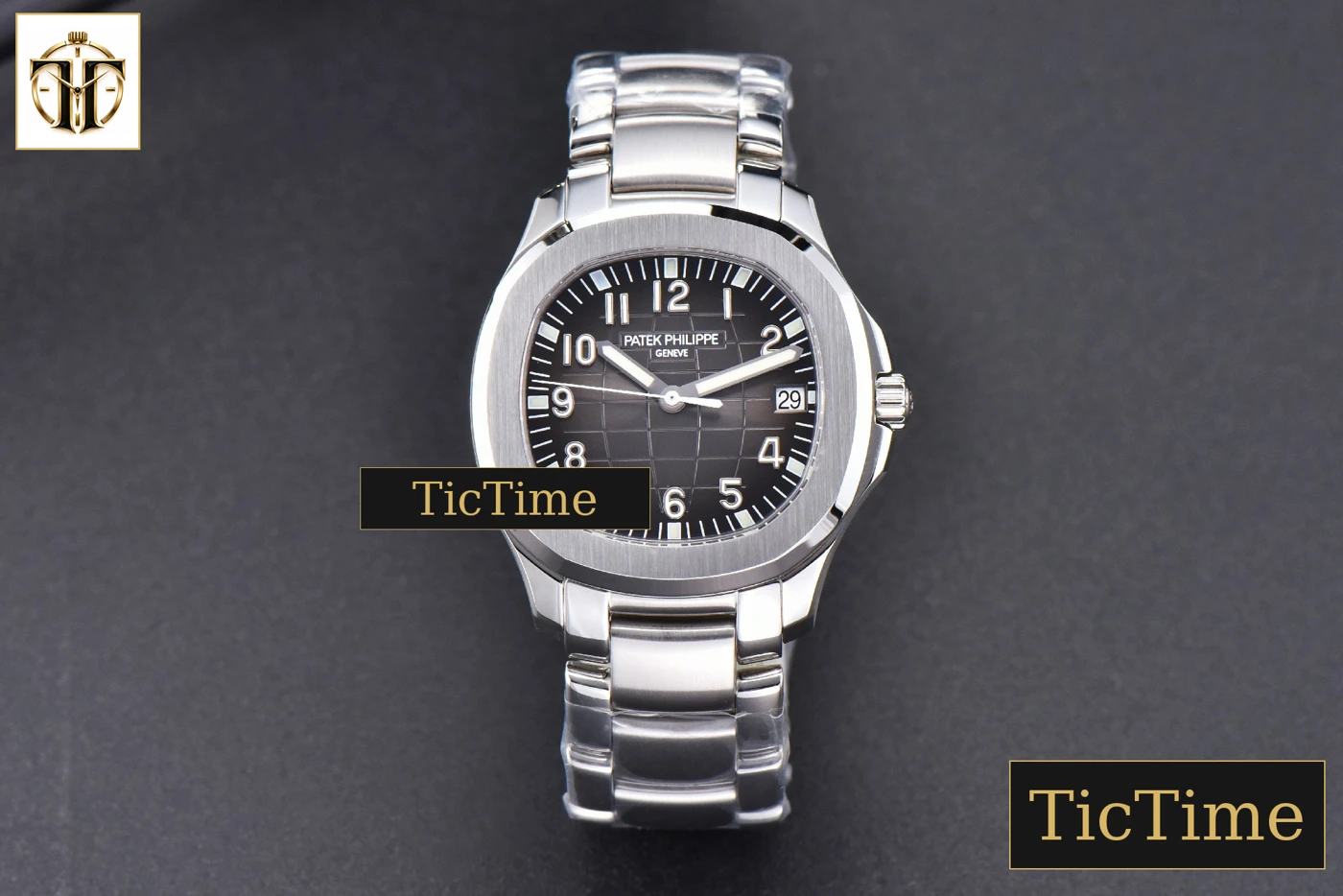 Vista frontal — Aquanaut 5167 40mm 3KF Black Dial SS Bracelet A324
