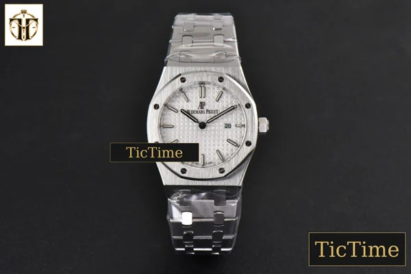 Foto frontal — Royal Oak Ladies 33mm 8F White Dial SS Bracelet Swiss Quartz