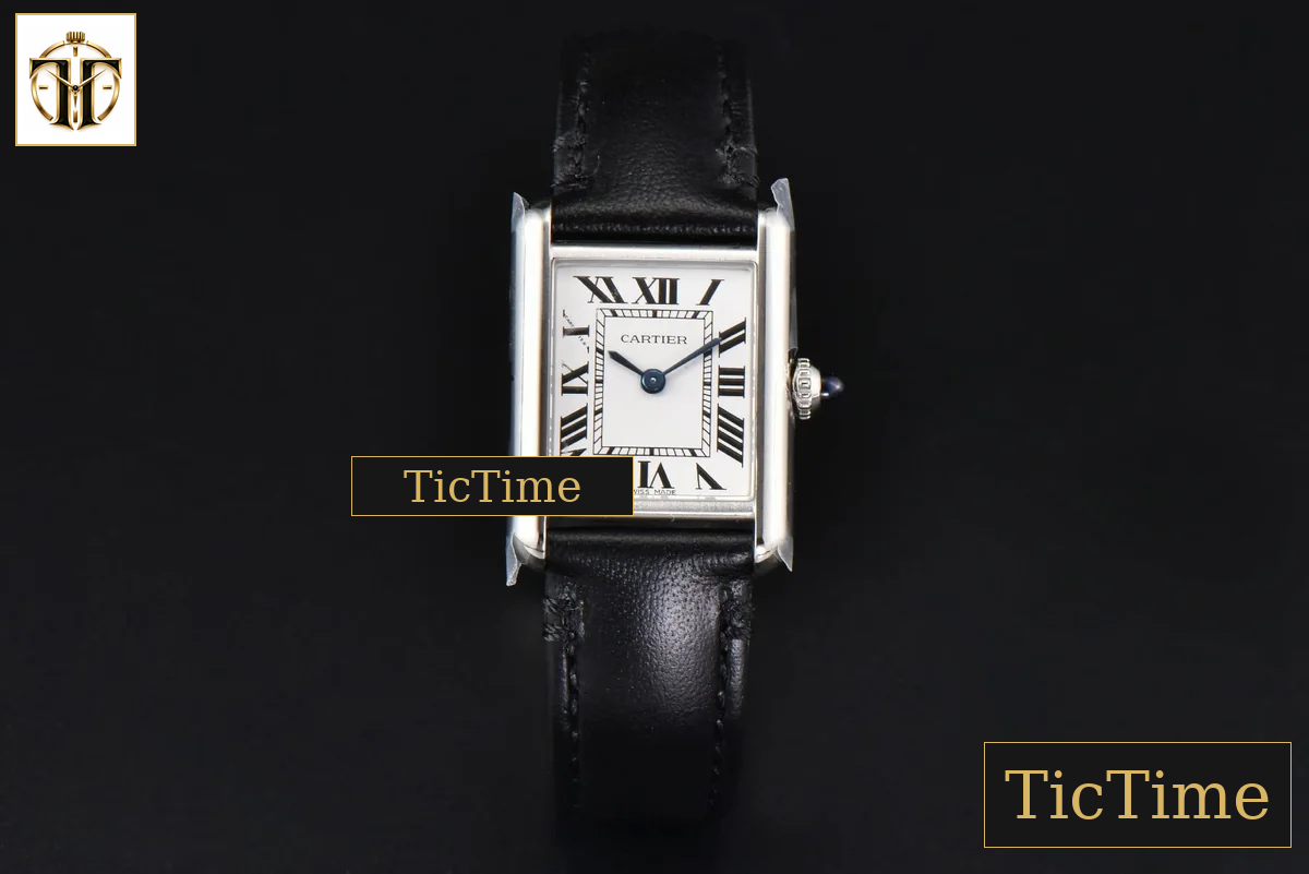 Tank Must Small 29.5×22 mm K11F White Dial Black Smooth Strap Quartz — foto 3
