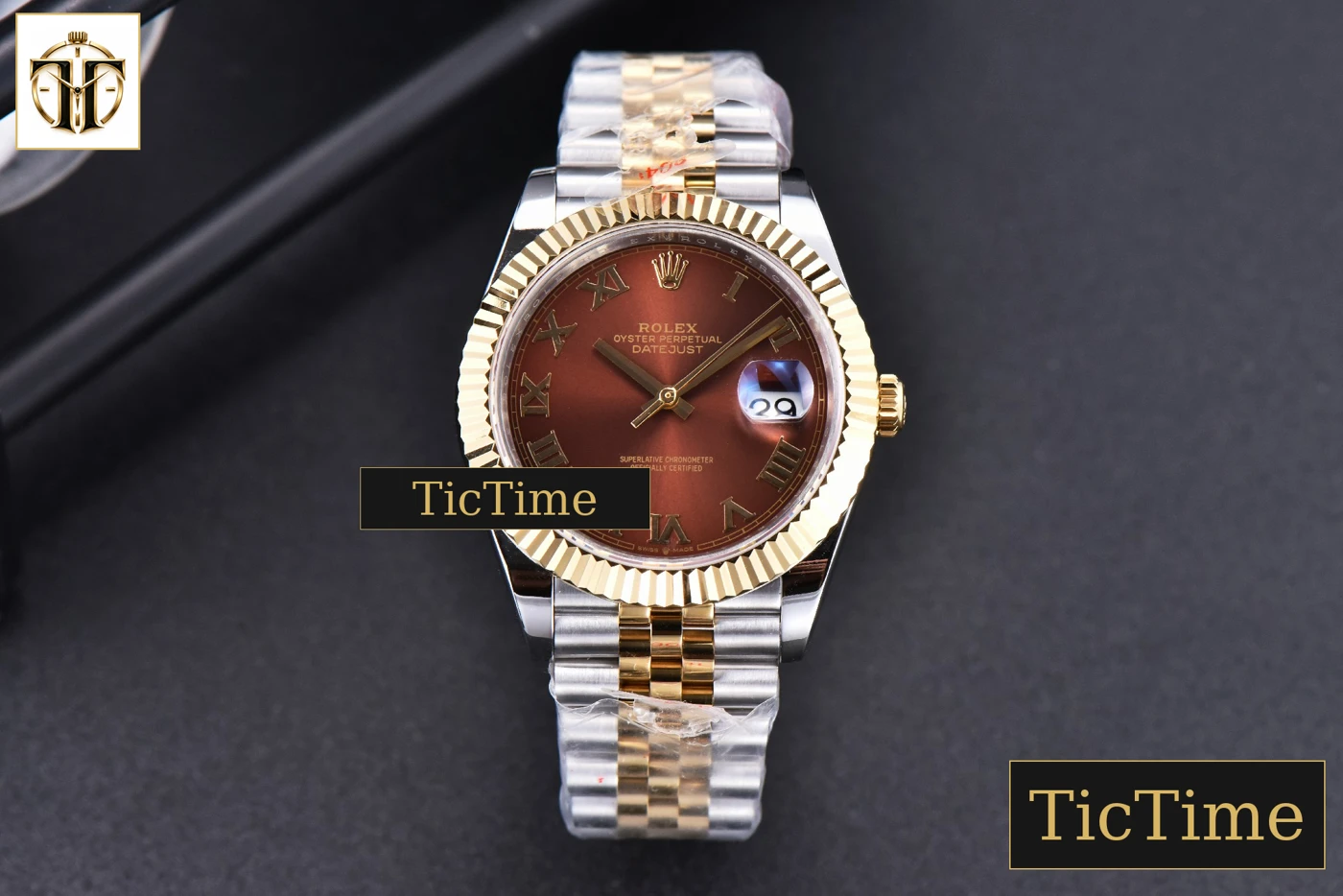 Vista frontal — Datejust 41mm GMF YG/SS Brown Dial Roma Marker Fluted Bezel Jubille Bracelet VR3235