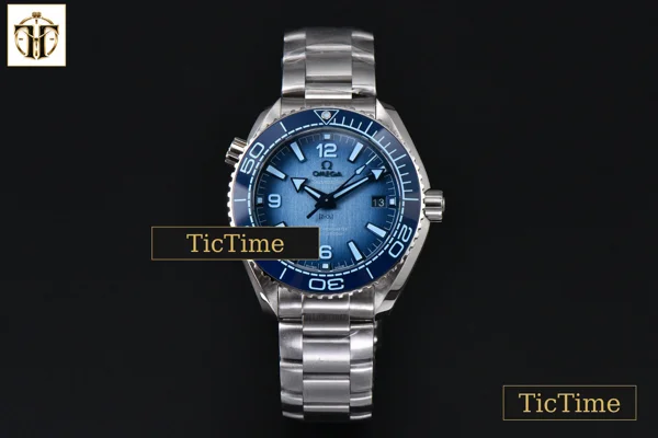 Foto frontal — Planet Ocean 600M 40mm VSF SS Ice Blue Dial SS Bracelet VS8800