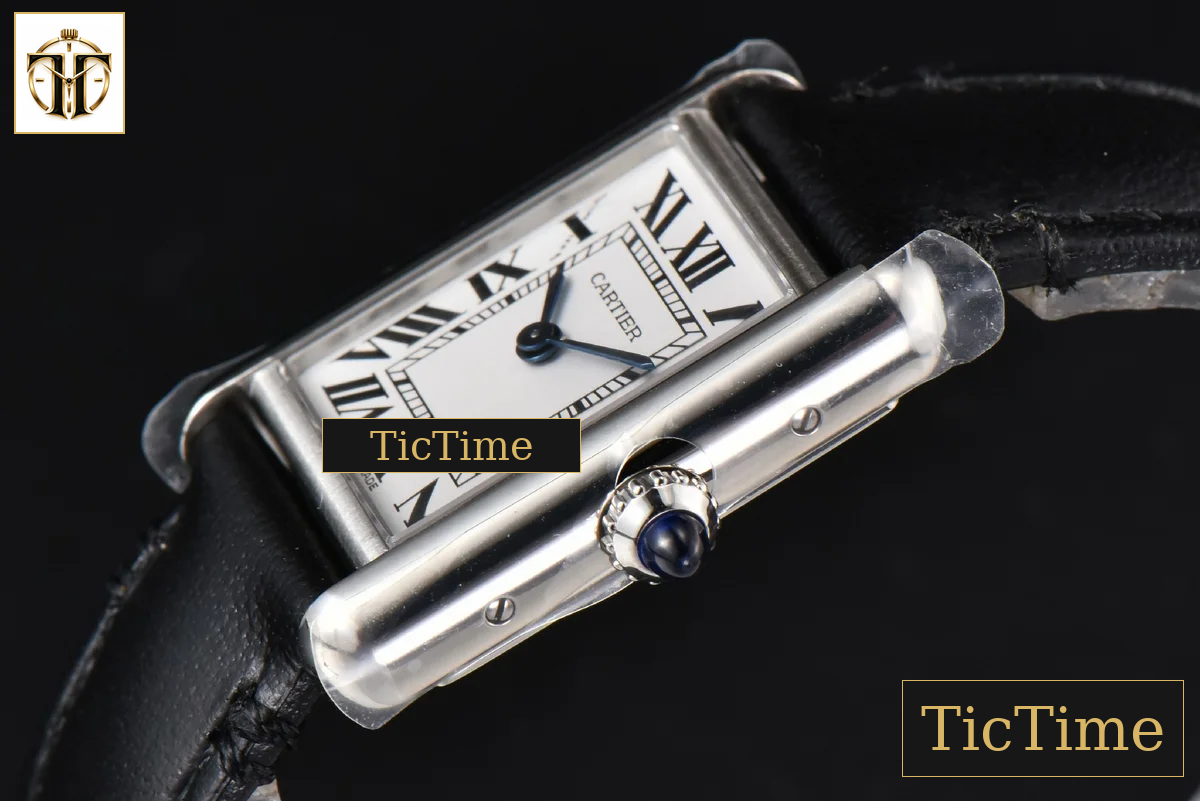 Tank Must Small 29.5×22 mm K11F White Dial Black Smooth Strap Quartz — foto 9
