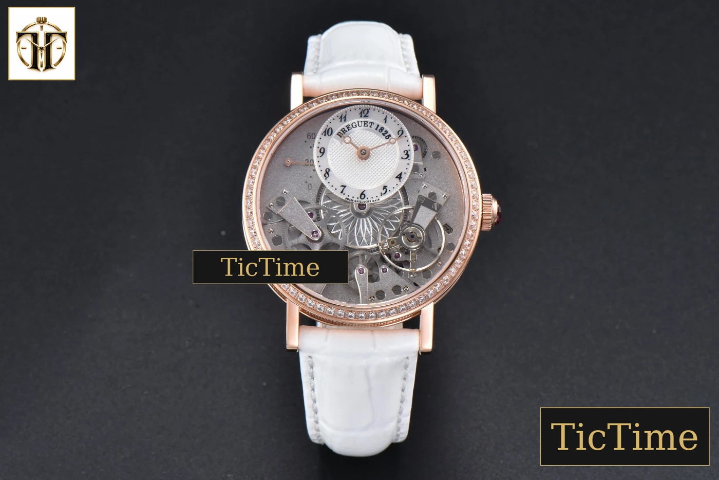 Vista frontal — Tradition 7038BR 40mm ZF RG Diamond Gray Dial Silver Subdial White Leather Strap A505