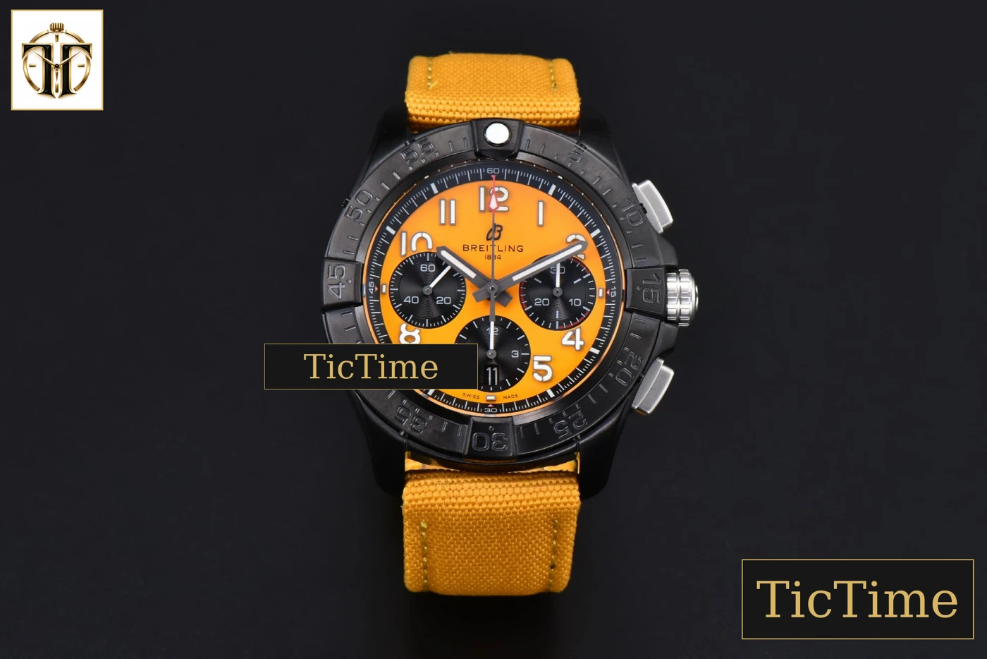 Vista frontal — Avenger Chronograph 44mm BLSF Black PVD Orange/Black Dial Orange Nylon Strap A7750