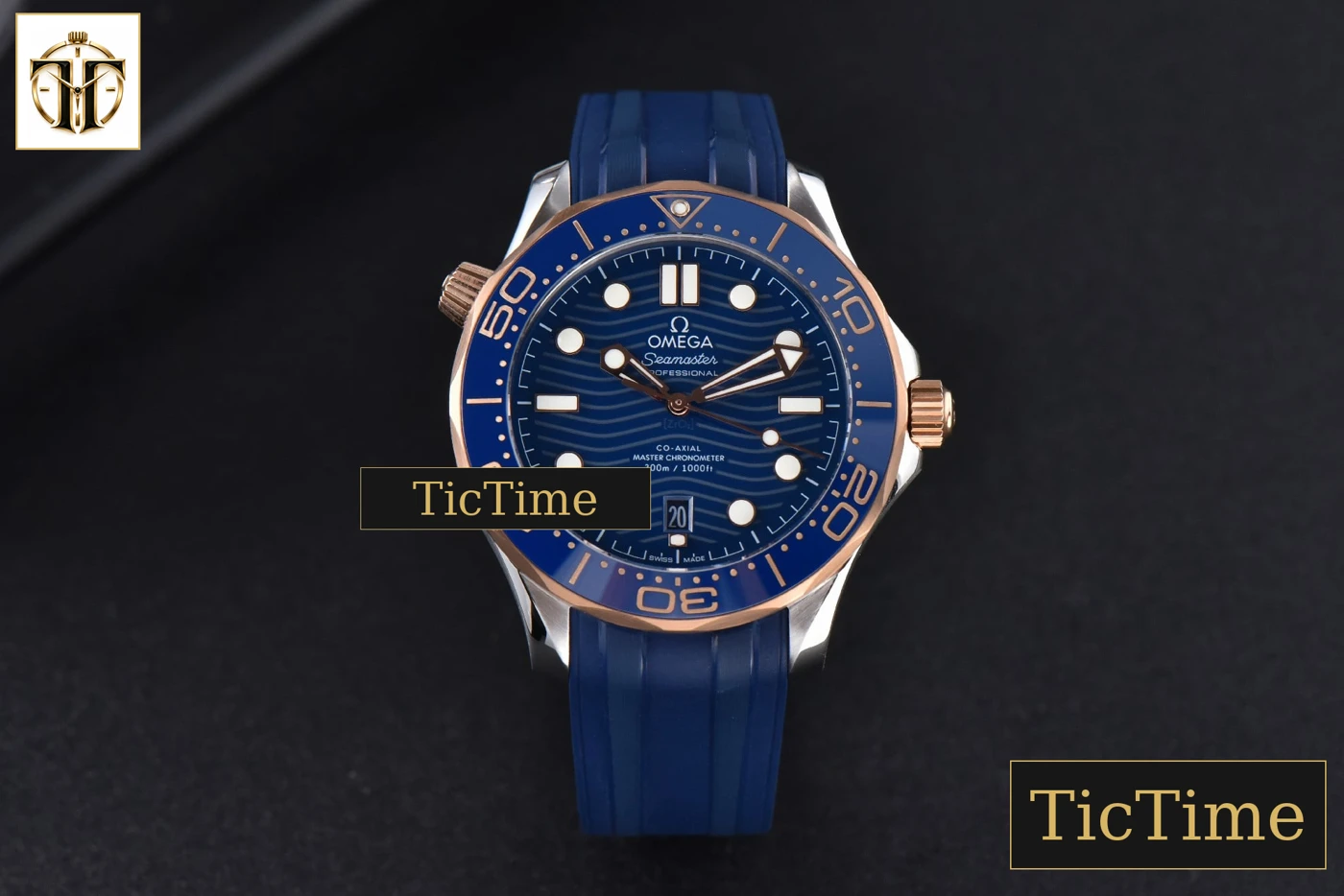 Vista frontal — Seamaster Diver 42mm VSF RG/SS 300M Blue Dial Rubber Strap VS8800