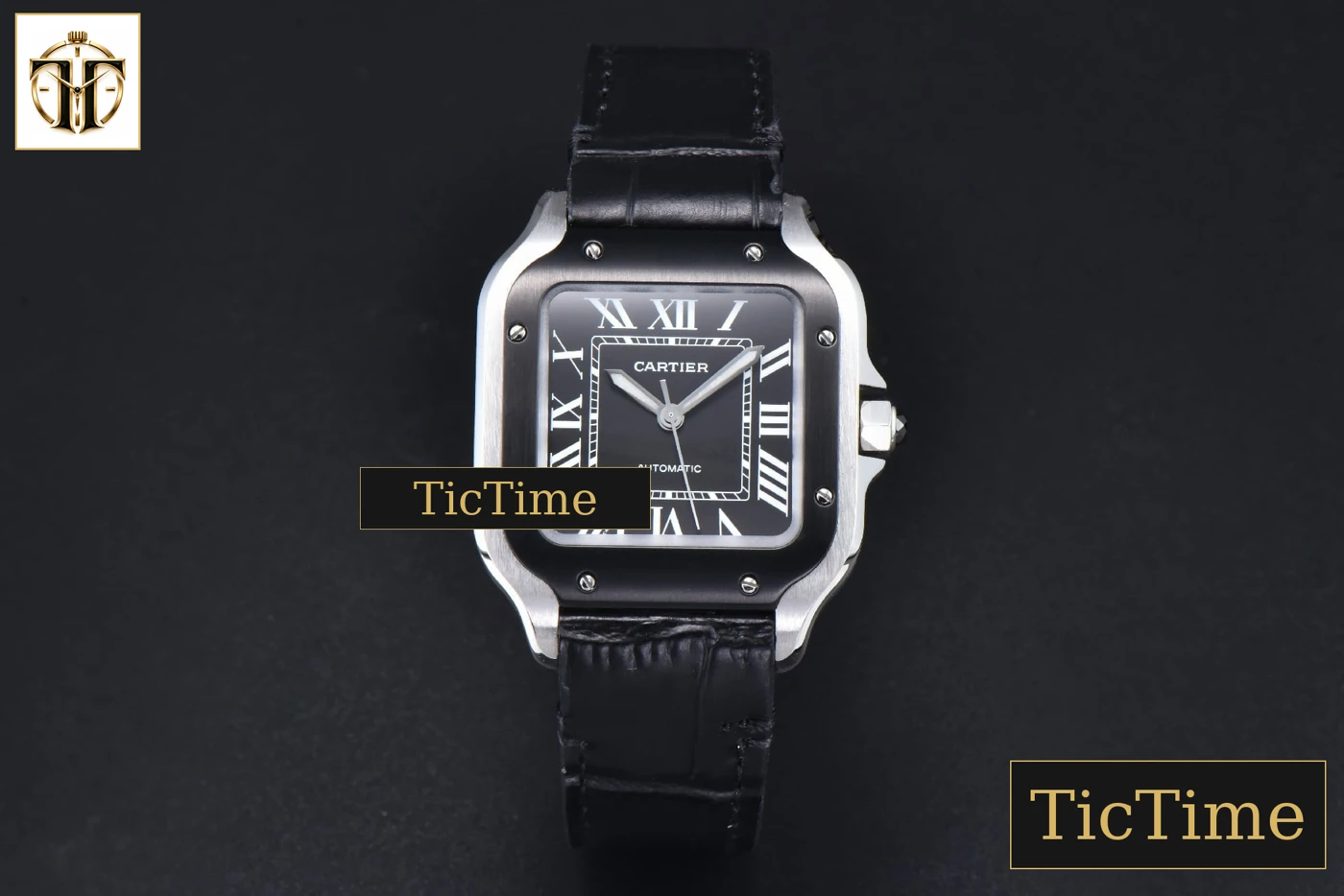 Vista frontal — Santos de Cartier Medium 35mm AF SS Black Dial Black Bezel Black Leather Strap Miyota 9015