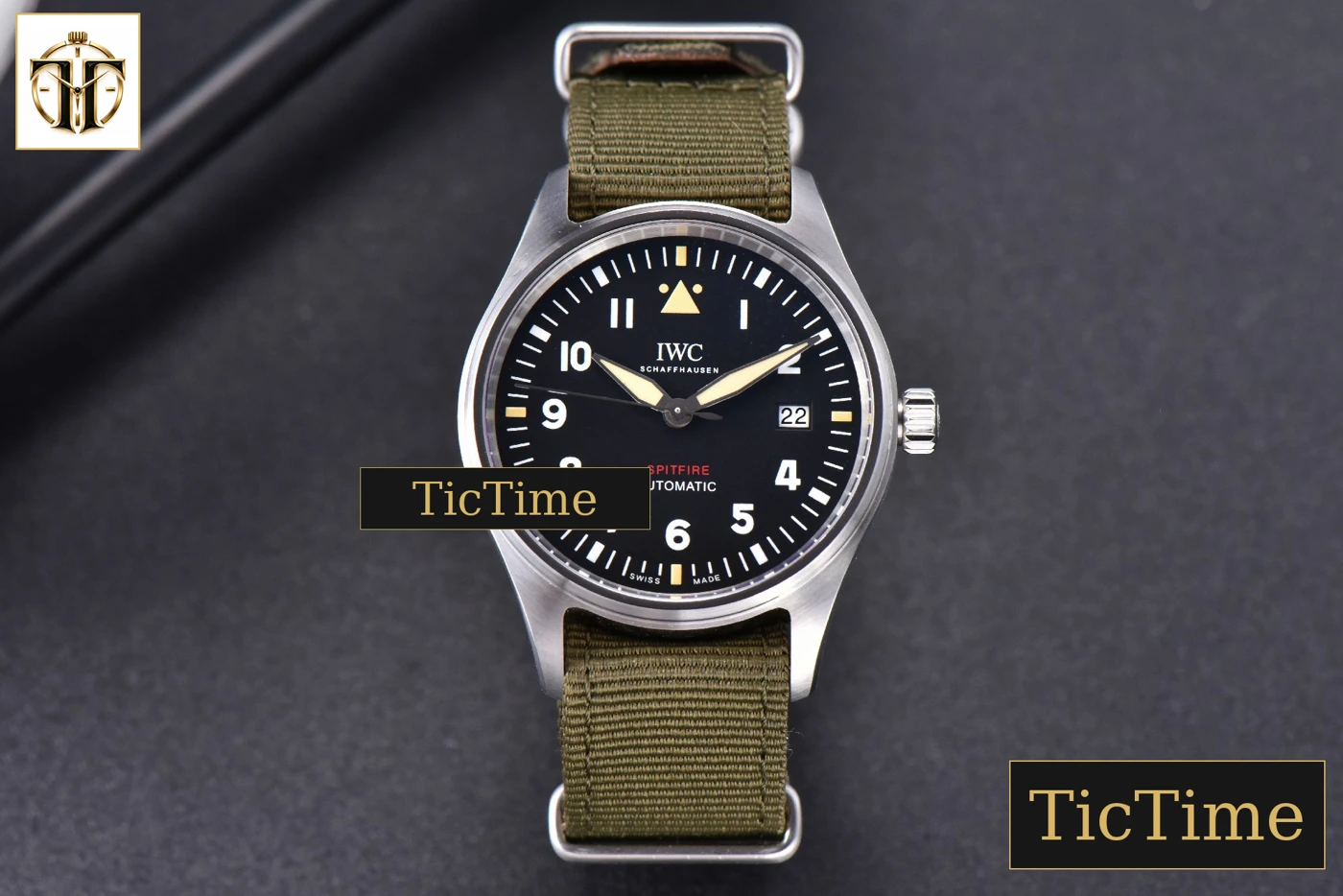 Vista frontal — Mark XVIII IW326801 40mm MKSF Black Dial Green Nato Strap 9015