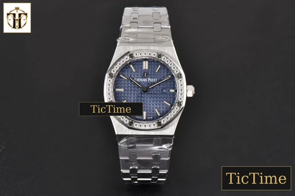 Foto frontal — Royal Oak Ladies 33mm 8F Diamond Blue Dial SS Bracelet Swiss Quartz
