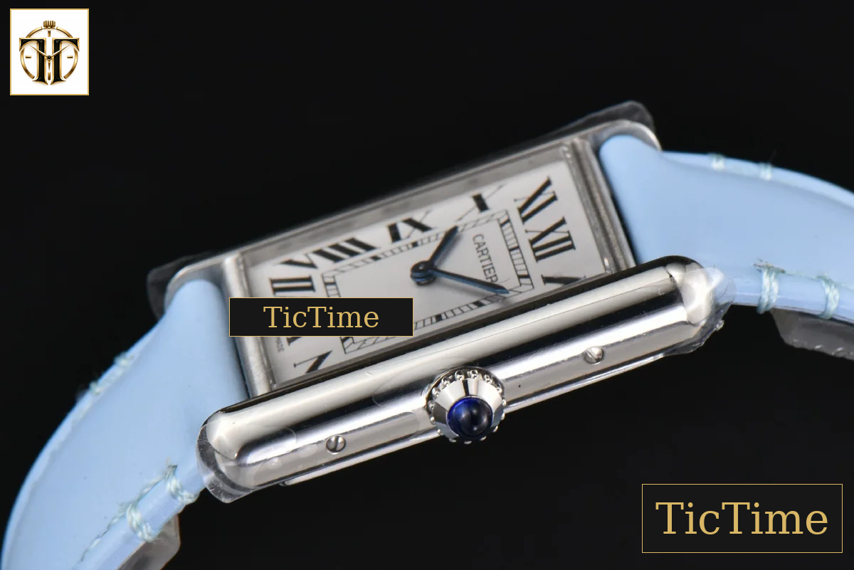 Tank Must Large 33.7×25.5mm K11F White Dial Blue Smooth Calf Strap Quartz — foto 9