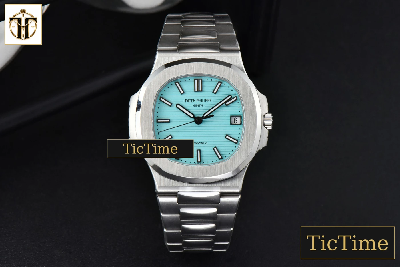 Vista frontal — Nautilus 5711 40mm 3KF Tiffany Blue Dial SS Bracelet V3 A324CS