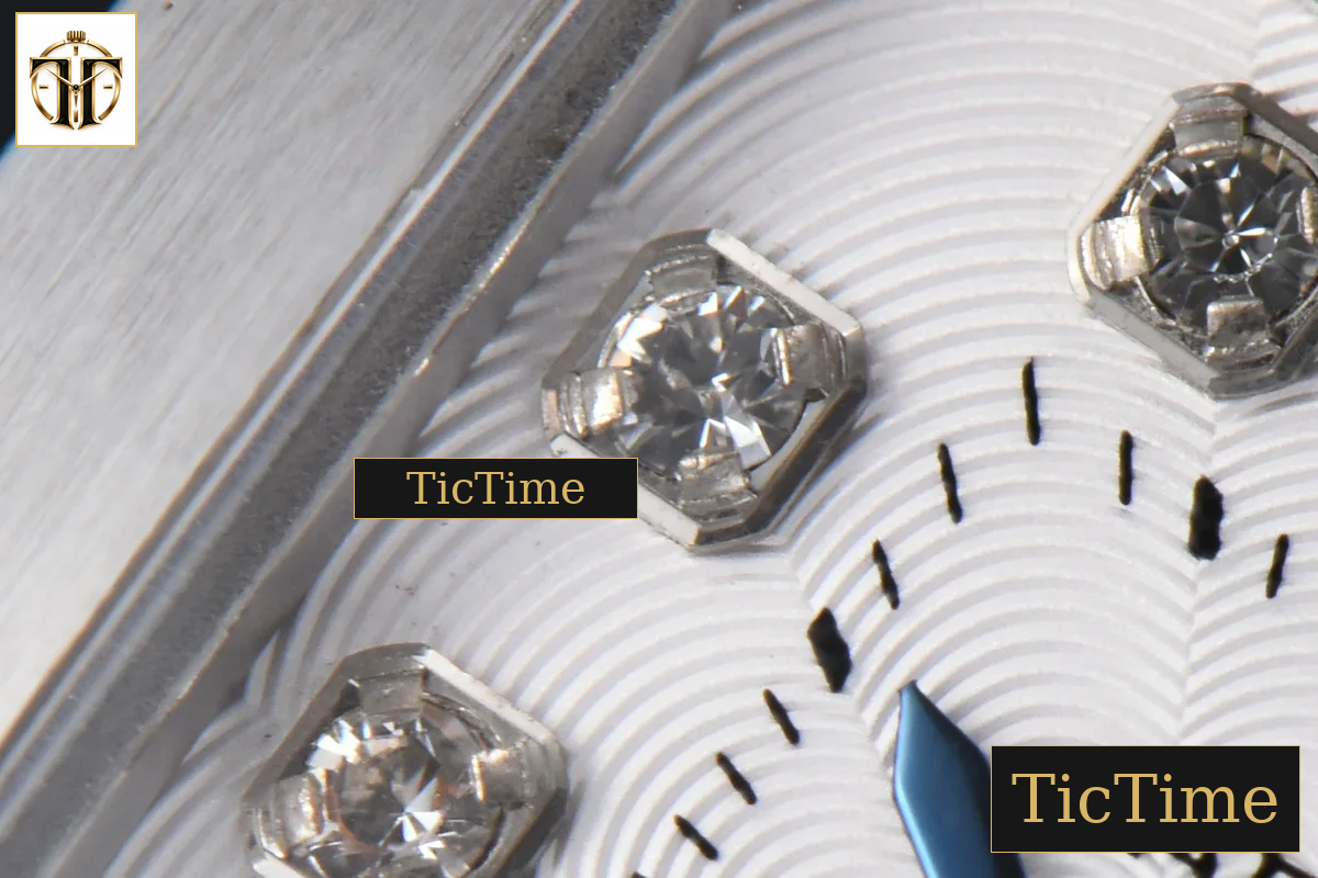 Tank Francaise Small 25.7mmx21.2mm 8848F Diamond Marker SS Bracelet Quartz — foto 7