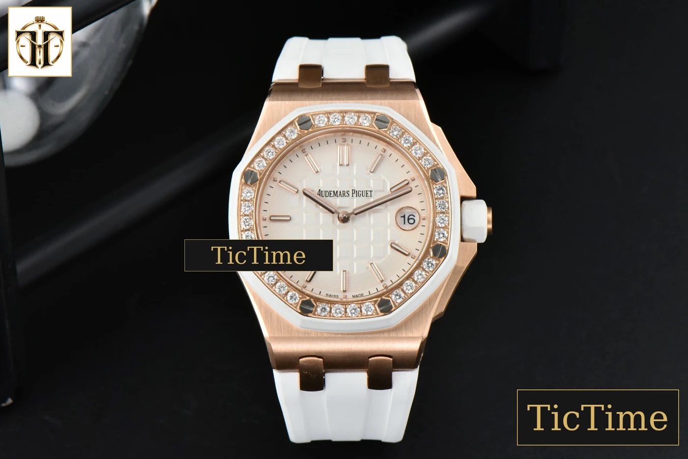 Vista frontal — Royal Oak Offshore Ladies 33mm RXWF RG Moissanite White Dial Diamonds Bezel White Rubber Strap Swiss Quartz