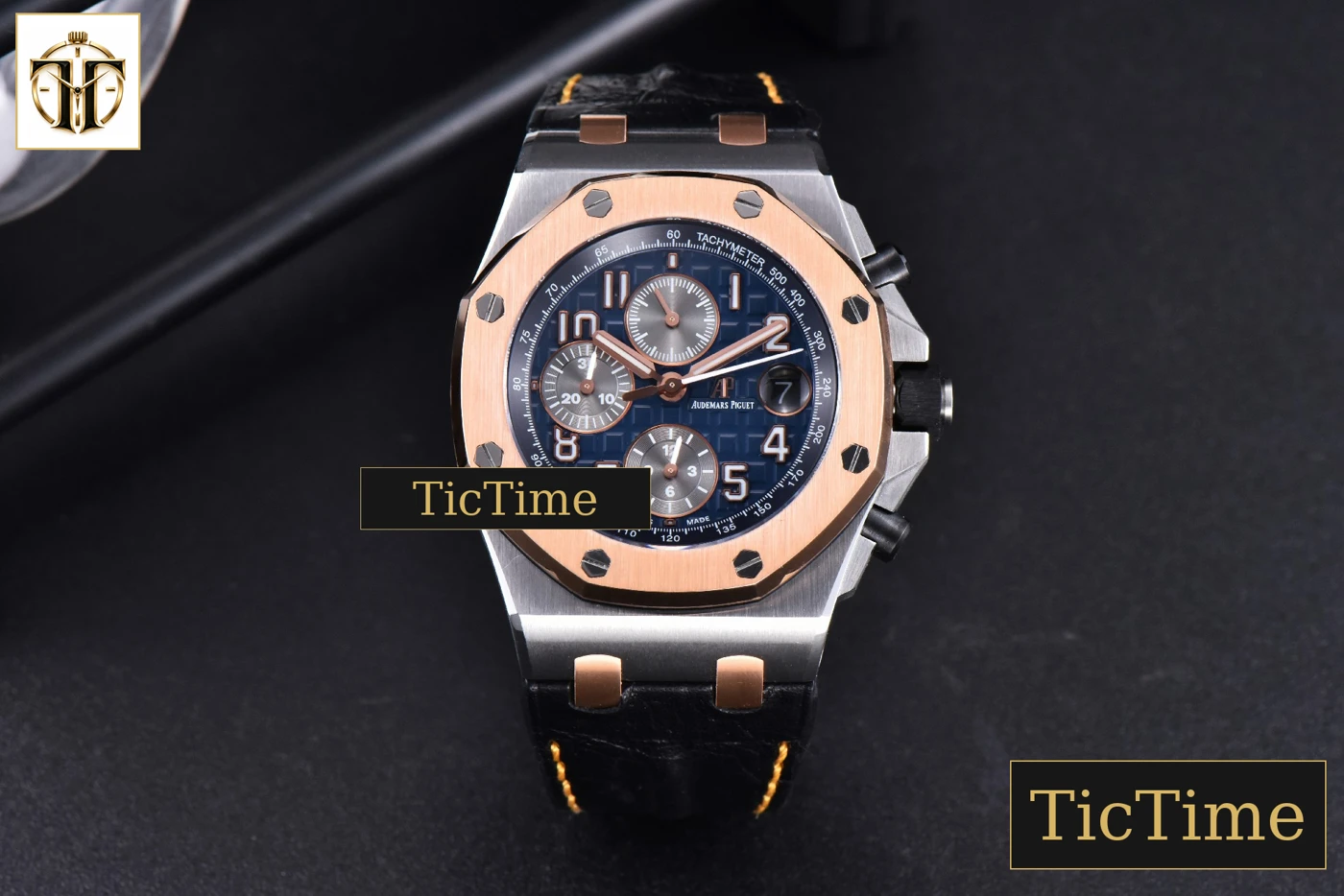Vista frontal — Royal Oak Offshore 26471SR 44mm JF RG Blue Dial Black Leather Strap A3126