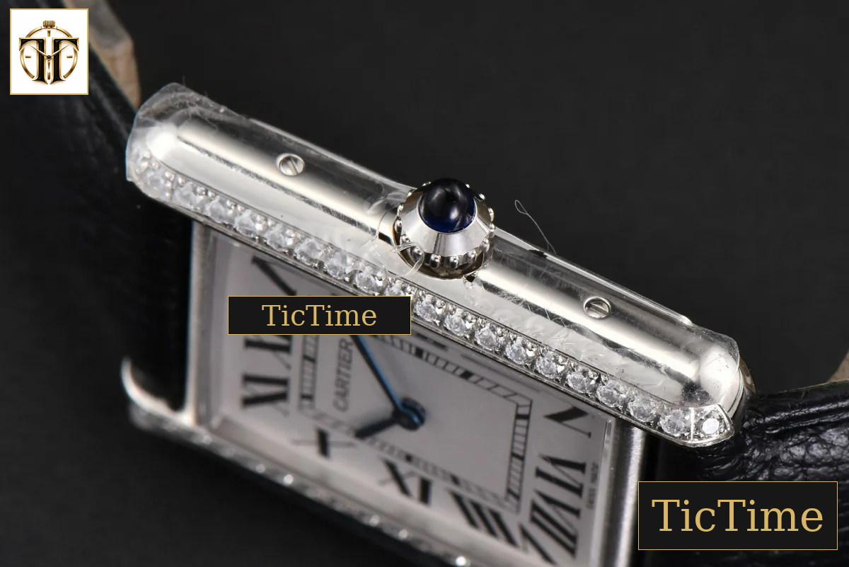 Tank Must Large 33.7×25.5mm K11F Diamond White Dial Black Litchi Grained Strap Quartz — foto 12