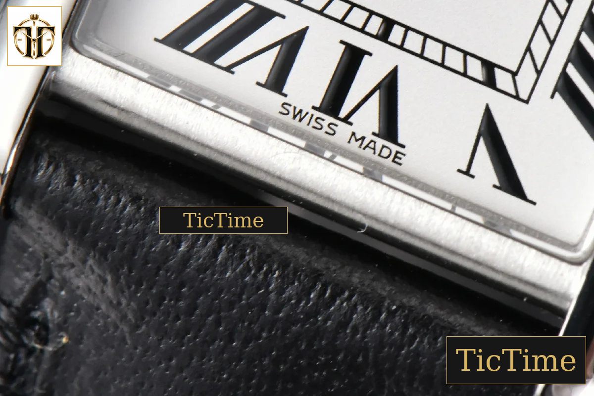 Tank Must Small 29.5×22 mm K11F White Dial Black Smooth Strap Quartz — foto 7