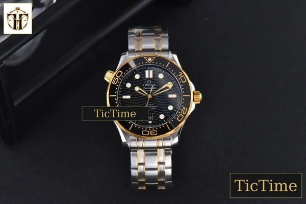 Foto frontal — Seamaster Diver 42mm VSF YG/SS 300M Black Dial YG/SS Bracelet A8800