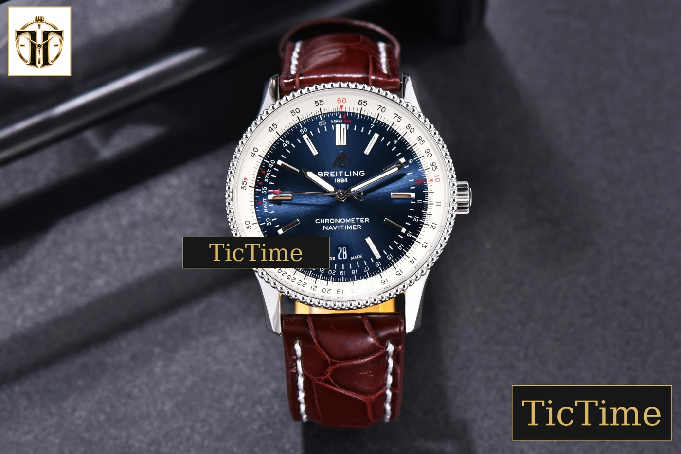 Vista frontal — Navitimer 41mm TF SS Blue Dial White Bezel Brown Leather Strap A2824