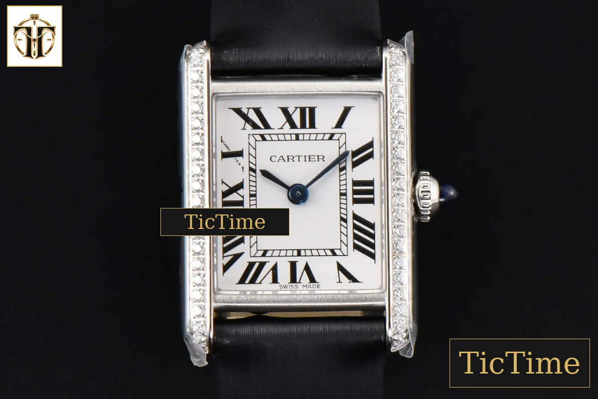 Tank Must Small 29.5×22mm K11F Diamond White Dial Black Smooth Strap Quartz — foto 2