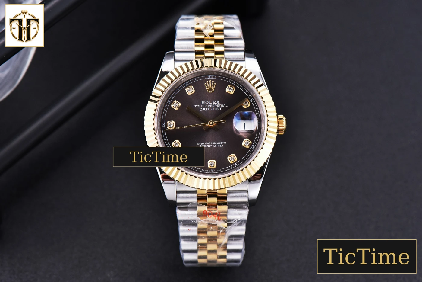 Vista frontal — Datejust 41mm GMF YG/SS Gray Dial Diamond Marker Fluted Bezel Jubille Bracelet VR3235
