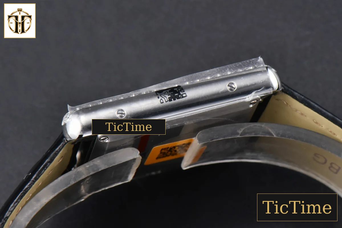 Tank Must Large 33.7×25.5mm K11F Diamond Bezel Black Dial Black Leather Strap Quartz — foto 11