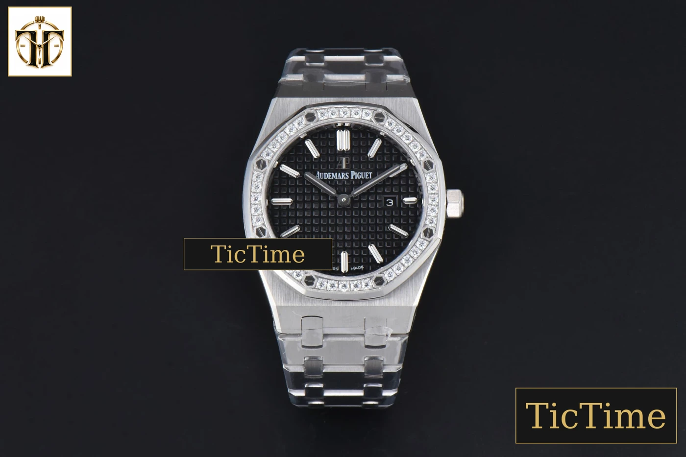 Vista frontal — Royal Oak Ladies 67651ST 33mm ZF SS Diamond Black Dial SS Bracelet Quartz