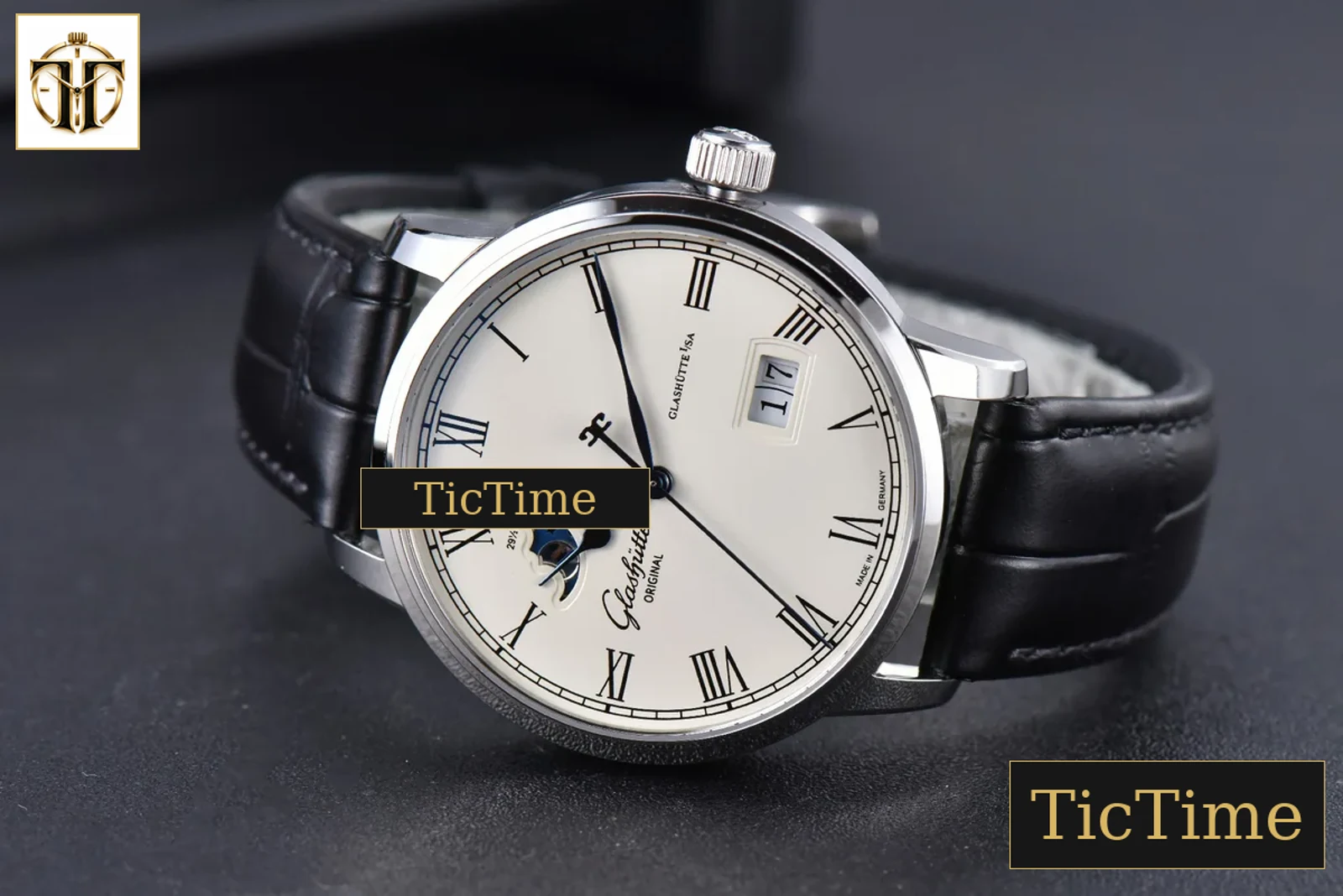 Excellence Panorama Date Moonphase 40mm V9F SS White Dial Black Leather Strap A100 — foto 14