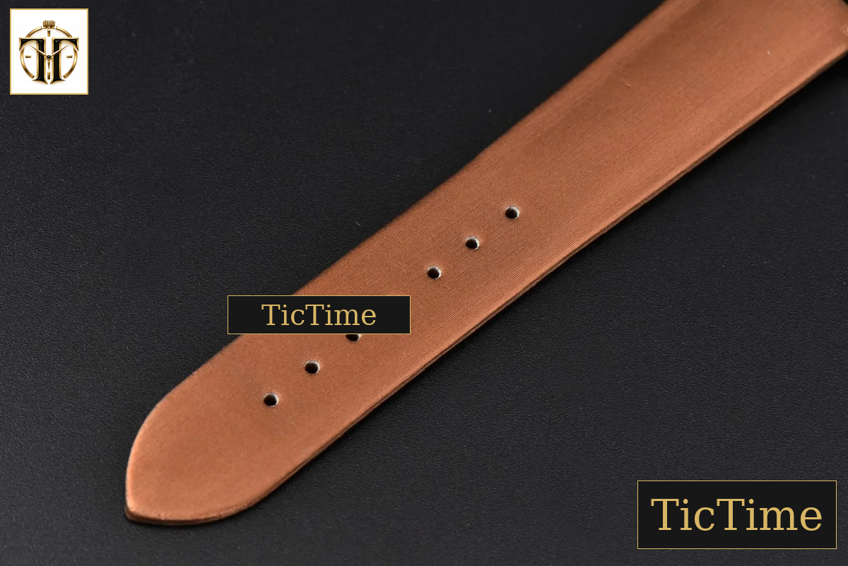 Tank Must Large 33.7×25.5mm K11F Diamond White Dial Brown Smooth Calf Strap Quartz — foto 23