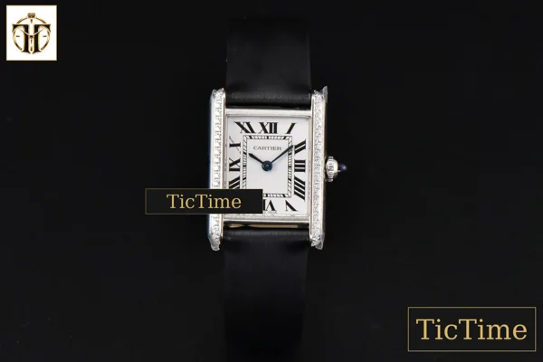 Foto frontal — Tank Must Small 29.5×22mm K11F Diamond White Dial Black Smooth Strap Quartz