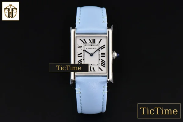 Foto frontal — Tank Must Large 33.7×25.5mm K11F White Dial Blue Smooth Calf Strap Quartz