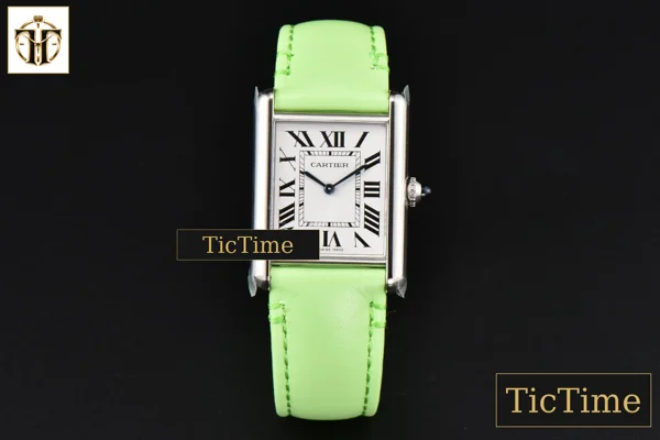 Foto frontal — Tank Must Large 33.7×25.5mm K11F White Dial Green Smooth Calf Strap Quartz