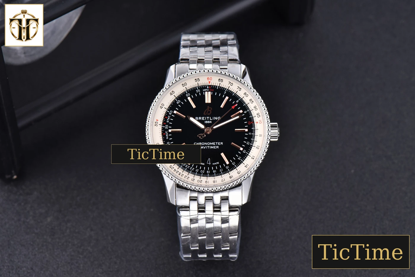 Vista frontal — Navitimer 41mm TF SS Black Dial White Bezel SS Bracelet A2824