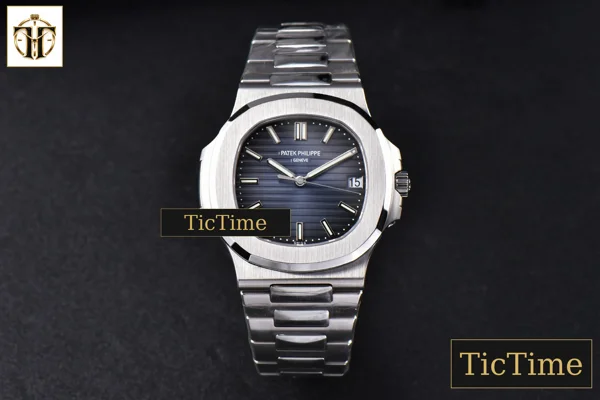 Foto frontal — Nautilus 5711/1A PPF Blue Textured Dial SS Bracelet V2 (Updated To V5) 324CS