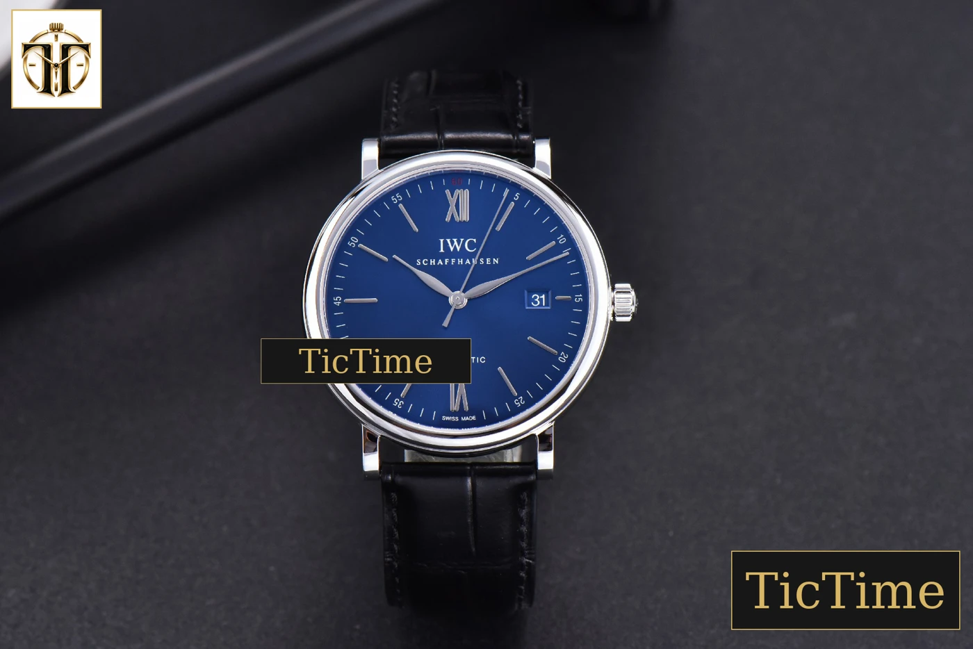 Vista frontal — Portofino ‘150 Years’ 40mm V7F Blue Dial ‘Red 60’ Black Leather Strap / A2892