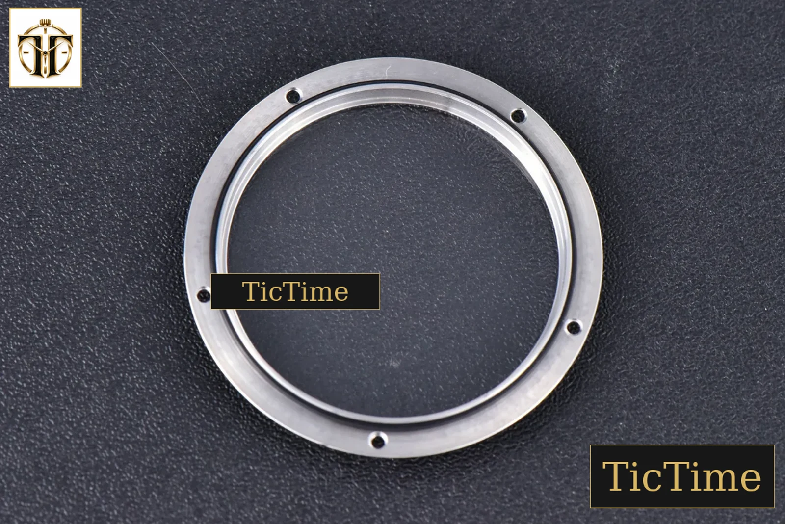 Excellence Panorama Date Moonphase 40mm V9F SS White Dial Black Leather Strap A100 — foto 21