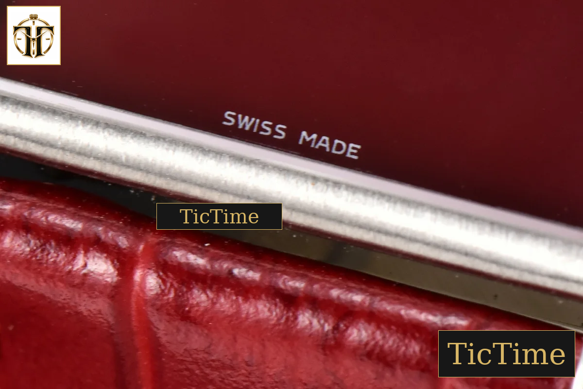 Tank Must Large 33.7×25.5mm K11F Red Dial Red Leather Strap Quartz — foto 6