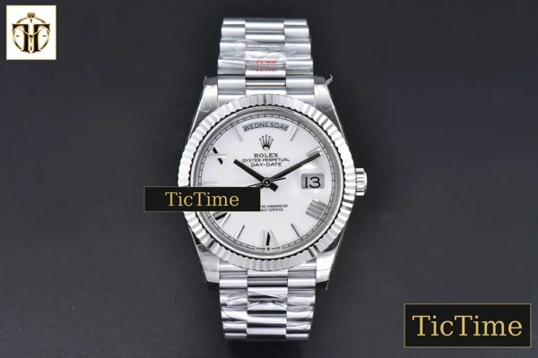 Foto frontal — DayDate 40mm GMF White Dial Roma Marker President Bracelet A2836