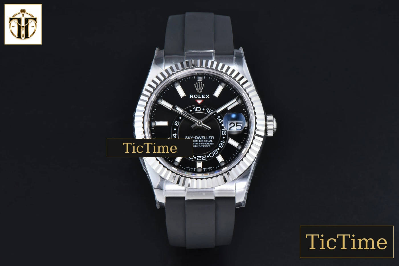Vista frontal — Sky-Dweller 336239 42mm ZF SS Black Dial Rubber Oysterflex Strap (Tungsten)