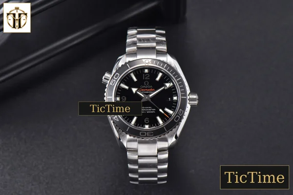 Foto frontal — Planet Ocean 600m 42mm VSF Black Dial SS Bracelet A8500