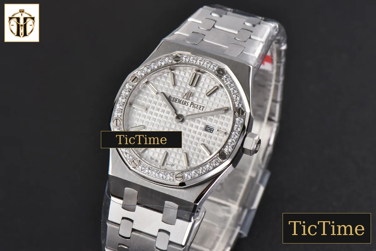 Royal Oak Ladies 33mm 8F Diamond White Dial SS Bracelet Swiss Quartz — foto 5