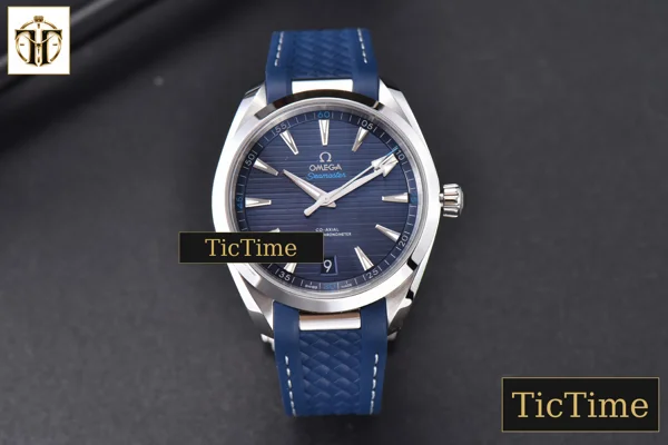 Foto frontal — Aqua Terra 150M Seamaster 41mm VSF Blue Dial Silver Hands Blue Rubber Strap A8900