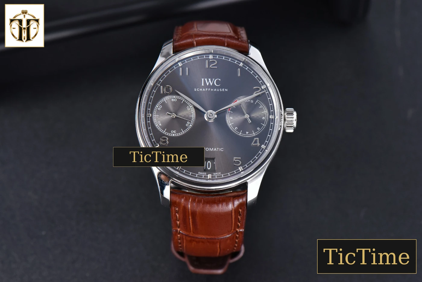 Vista frontal — Portuguese PR IW500106 42mm ZF Gray Dial Brown Leather Strap A51011