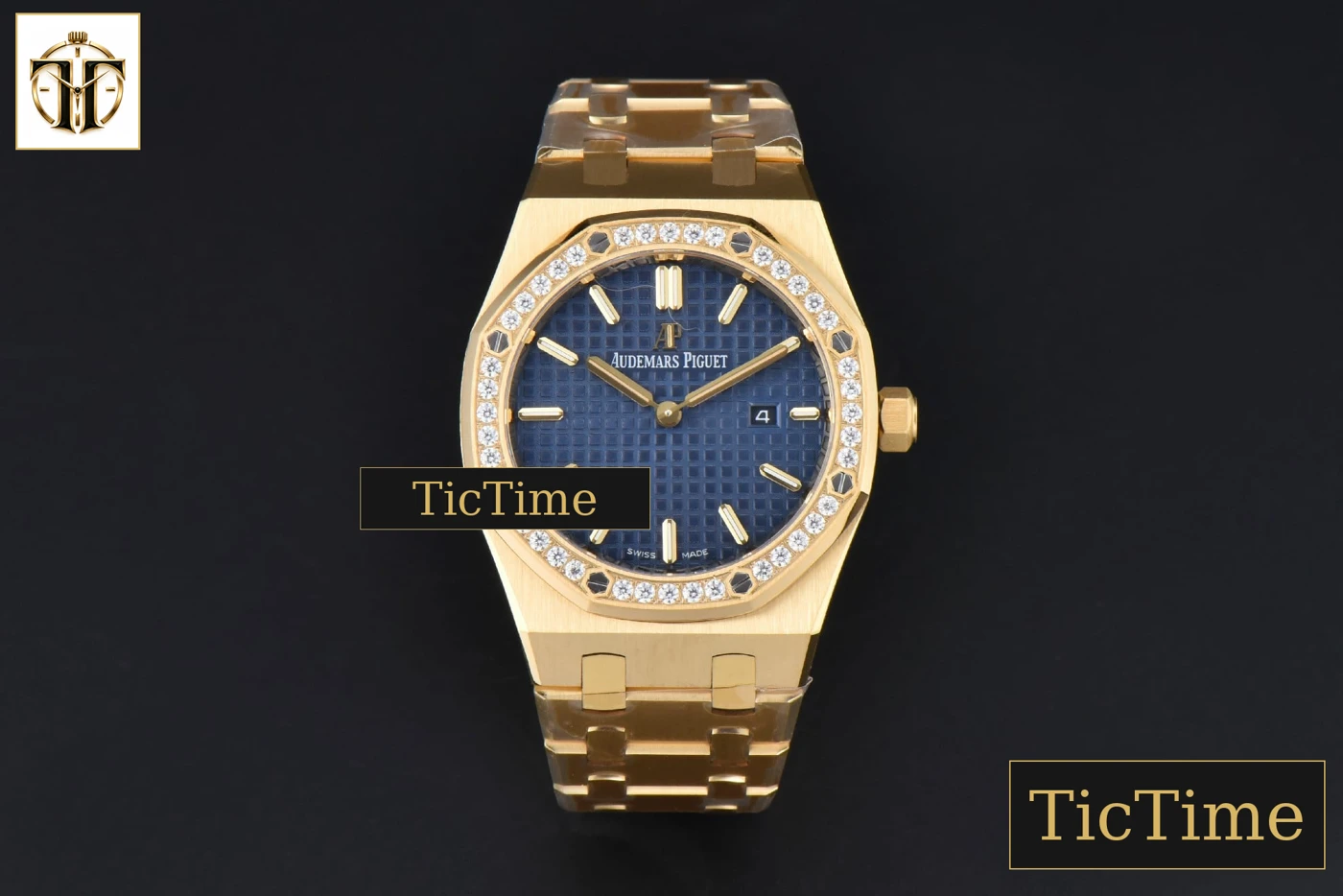 Vista frontal — Royal Oak Ladies 67651BA 33mm ZF YG Diamond Blue Dial Blue Bracelet Quartz