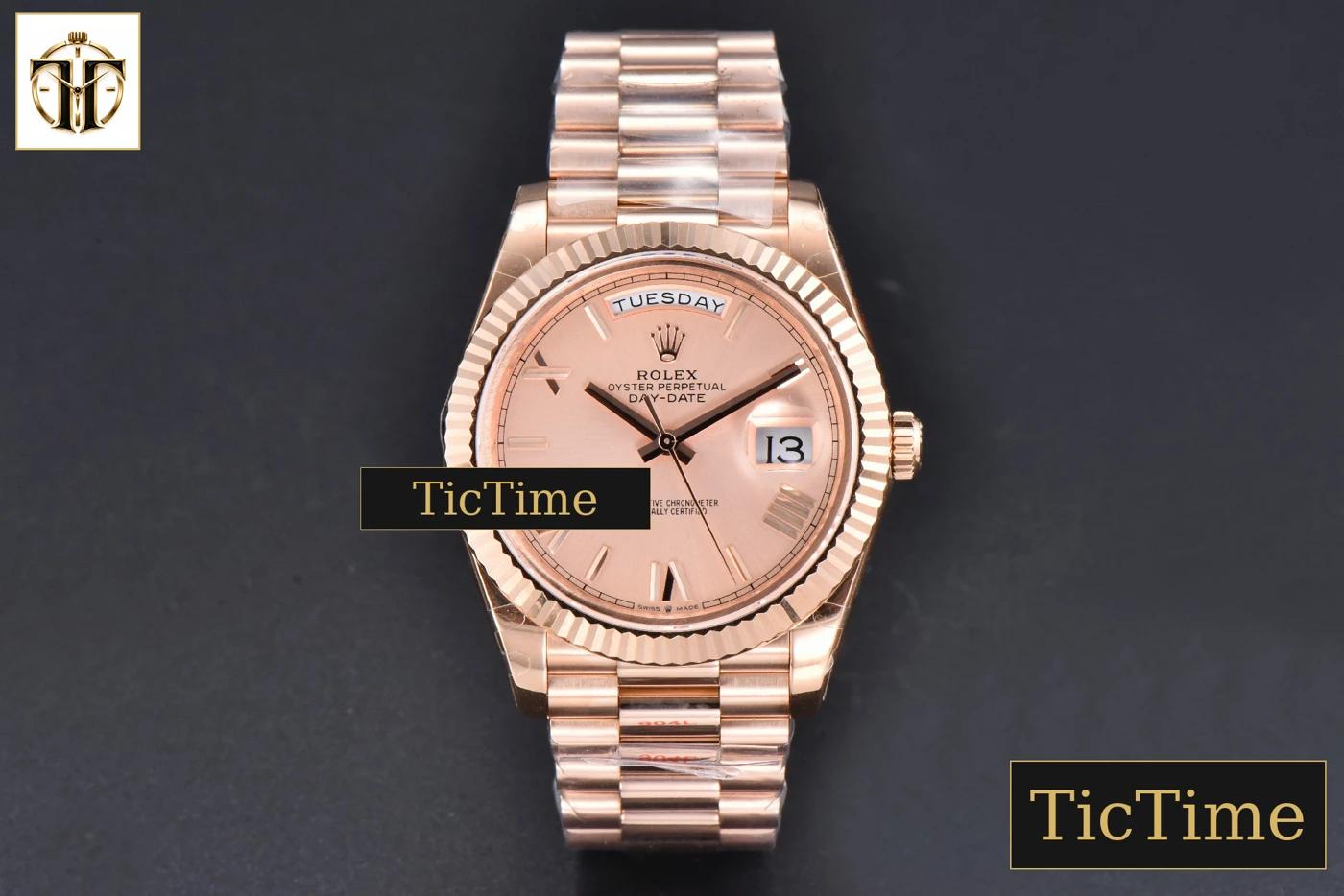 Vista frontal — DayDate 40mm GMF RG RG Dial Roma Marker President Bracelet A2836