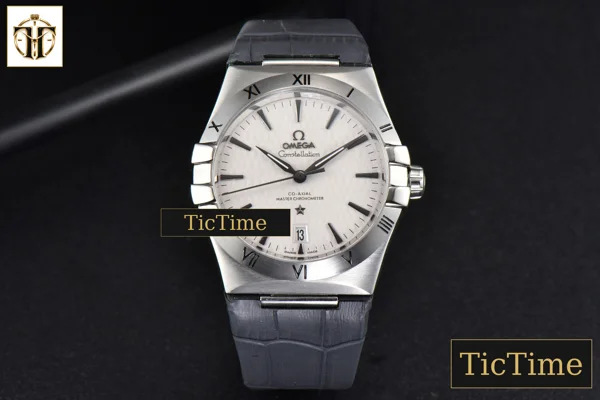 Foto frontal — Constellation 41mm AIF White Textured Dial Black Gummy Strap A8900