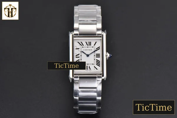 Foto frontal — Tank Must Large 33.7mmx25.5mm K11F White Dial SS Bracelet Ronda Quartz