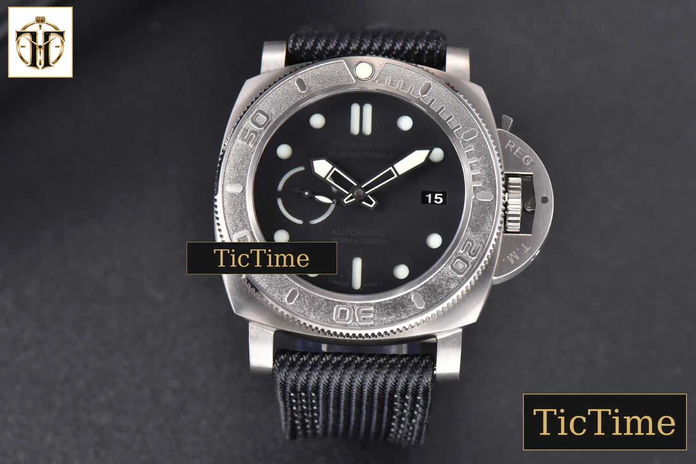 Vista frontal — Mike Horn Submersible PAM984 47mm VSF Titanium Black Dial Nylon Strap P9010