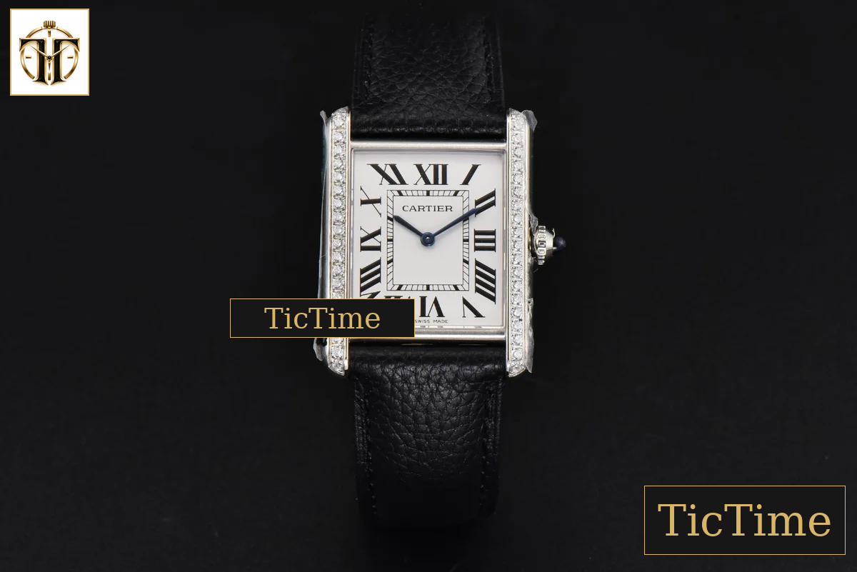 Tank Must Large 33.7×25.5mm K11F Diamond White Dial Black Litchi Grained Strap Quartz — foto 3