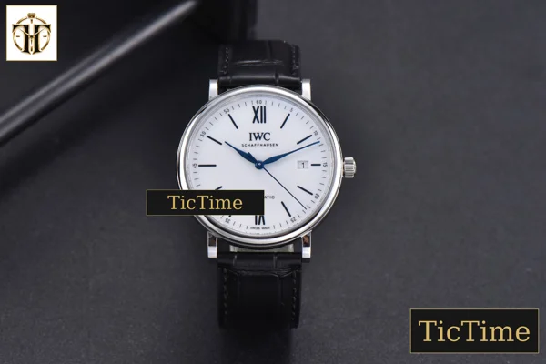 Foto frontal — Portofino ‘150 Years’ 40mm V7F White Dial Blue Markers Black Leather Strap / A2892