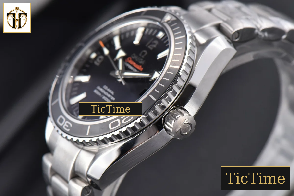 Planet Ocean 600m 42mm VSF Black Dial SS Bracelet A8500 — foto 11